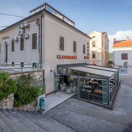 Hotel Park Drniš Eksteriør billede