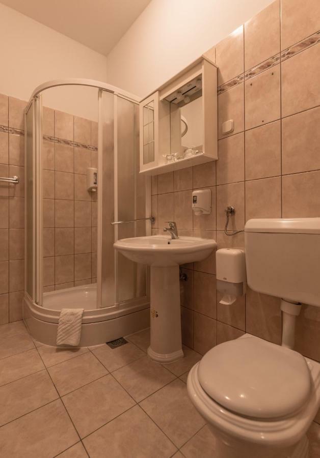 Hotel Park Drniš Eksteriør billede