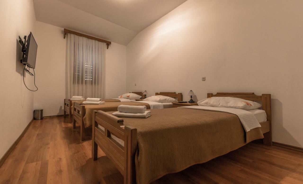 Hotel Park Drniš Eksteriør billede