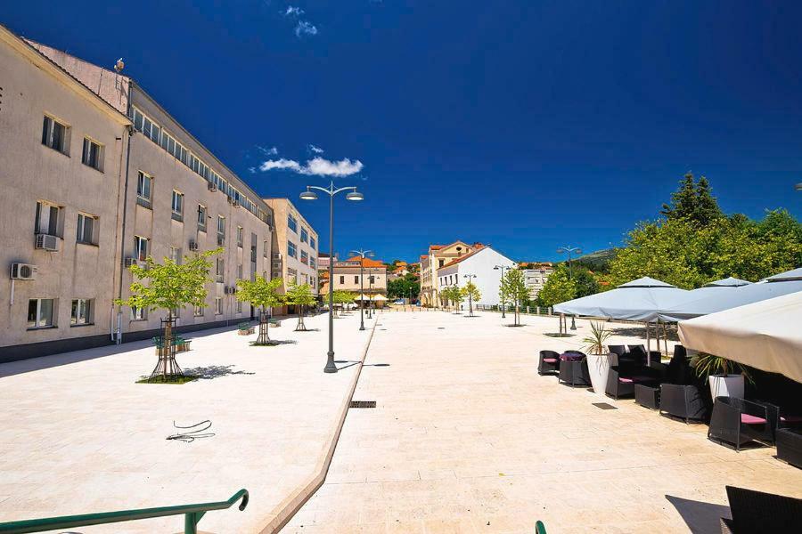 Hotel Park Drniš Eksteriør billede